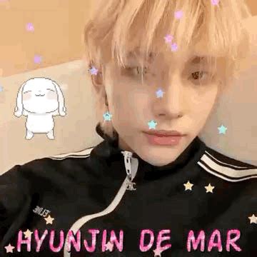 Hyunjin Mar GIF .